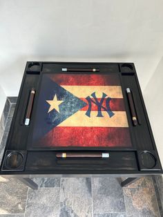 a tray with an image of the puerto rican flag on it