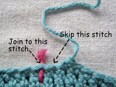 crochet stitches are being used to knit the stitchs on the side of a piece of cloth