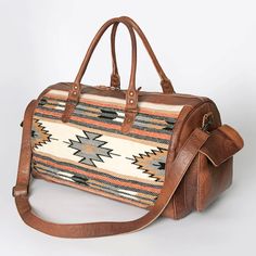 Over 4000 purses, bags and accessories. Cow Hide On and saddle blanket bags! Picnic Parties, Western Bag, Western Handbags, Tooled Leather Bag, Leather Duffel Bag, Leather Duffel, Leather Weekender, Saddle Blanket, Leather Duffle Bag