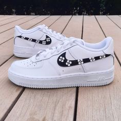 Take your style game to the next level with these Black Flower Custom Air Force 1s! Conquer the streets in this daring look that's sure to catch eyes. Challenge yourself and stand out with these unique sneakers! 🌸 🔥 100% genuine, Brand New.👟 Custom sneakers.💫 Every pair is hand-made to order.✨ Best quality waterproof and scratch-proof paints used.✨ 1000+ satisfied customers across various platforms. 🌎Free worldwide shipping,shipping within 5-12 working days🎁 Treat the shoes as art as they Air Force 1s, Unique Sneakers, Custom Air Force 1, Nike Brand, Black Flower, Custom Sneakers, Jd Sports, Custom Shoes, Shoe Style