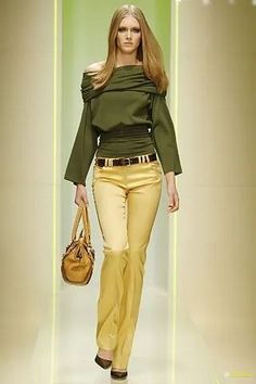 2005 Fashion, Secretary Outfits, Versace Runway, 2000s Outfits, Model Outfit, Atelier Versace, Versace Outfit