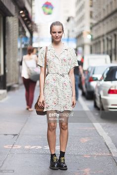 Model Tilda Lindstam wears a vintage dress and shoes and a Topshop bag in August 2012 in Soho, New York City York Outfits, Daily Uniform, Dress And Shoes, Soho New York, New York Outfits, Summer Street, Europe Summer