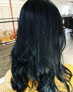 Glitter Hair Ponytail, Glitter Extensions Hair, Hair Tinsel Ideas, Glitter Hair Strands, Tinsel Ideas, Glitter Extensions, Trendy We Fryzurach, Holographic Hair