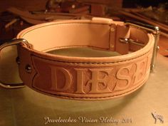 a leather dog collar with the word desse engraved on it