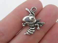 8 Bee charms 21 x 16mm Lead safe, nickel safe and cadmium safe zinc based alloy Bee Charms, Spirit Wear, Silver Charms, Antique Silver, Heart Ring, United Kingdom, Silver Tone, 50 %, Bee