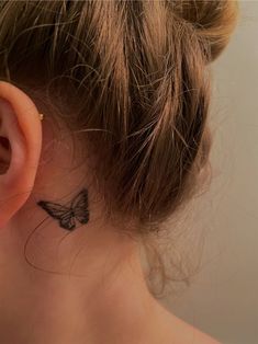 tattooideas smalltattoos Butterfly Neck Tattoo, Behind Ear Tattoos, Tiny Tattoos For Women, Tato Dengan Makna, Girl Neck Tattoos, Side Neck Tattoo, Small Butterfly Tattoo, Butterfly Tattoos For Women