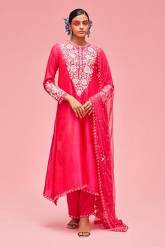 Shop for Nachiket Barve Pink Chanderi Floral Embroidered Kurta Set for Women Online at Aza Fashions Organza Kurta, Pink Cape, Pink Kurta, Red Kurta, Traditional Attires, Anarkali Dress Pattern, Silk Kurta, Sharara Set, Embroidered Neckline