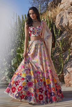 Organza Lehenga, Wedding Lehenga Designs, Gaun Fashion, Indian Look, Indian Dresses Traditional, Embroidered Lehenga, French Knots, Party Wear Indian Dresses, Lehenga Designs