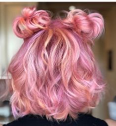 Pink hair Lady Locks, Pastel Pink Hair Color, Peach Hair Colors, Coral Hair, Peach Hair, Pastel Pink Hair, Creative Hair, Hair Color Pastel, Hair Color Shades