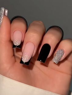 Black Silver Nails Acrylic, Glittery Black Nails, Black Nails Ideas, Black Silver Nails, Hoco Nails, Sns Nails, Pretty Nail Art Designs, Nails Desing, Pretty Nail Art