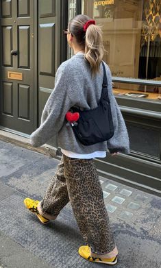 Lugano Switzerland, Jelly Cat, Leopard Print Jeans, Autumn Fits, Winter Fits, Lookbook Outfits, Looks Vintage, Cutie Patootie, Casual Fits