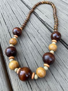 Hand crafted chunky wooden bead necklace made with premium beads. You can dress this up or wear with your favorite t-shirt and jeans. It's a fun grab and go necklace for any occasion and adds a touch of flare to pull it all together! For sure to be one of your favorite pieces! Wooden Beaded Necklace, Diy Bijou, African Necklaces, Wooden Bead Earrings, Wooden Bead Jewelry, Wood Beads Jewelry, Wooden Bead Necklace, Driftwood Jewelry, African Accessories