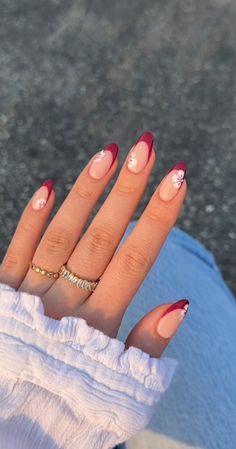 French Nails Summer Style, Summer French Almond Nails, French Tip Nails W Design, Alomd Nails Cute Summer, Nail Designs Short Almond Shape, Short Almond French Tip Nail Design, Patterned French Tip Nails, Summer Acrylic Nails Oval, Almond Nails With Flower Design