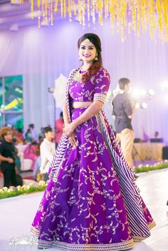 Lehanga Photoshoot, Lehenga Models, Duptta Design, Purple Suit, Designer Bridal Lehenga Choli, Silk Lehenga Choli