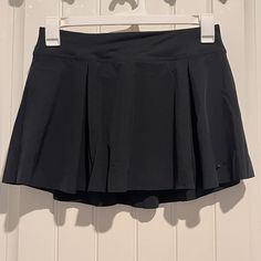 Nike - Women’s Tennis Skirt - Size M - New With Tags Nike Fitted Mini Skort, Nike Fitted Skirt, Nike Fitted Mini Skirt, Fitted Nike Skirt, Nike Skirted Tennis Skirt With Lining, Nike Stretch Lined Skirt, Nike Summer Pleated Skirt, Nike Tennis Skirt With Lining, Nike Short Lined Skirt