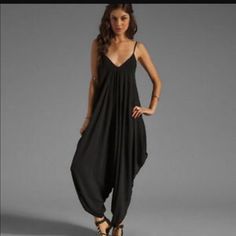 Brand New Without Tags Loose Romper Jumpsuit Size Medium Overalls Plus Size, Cheap Jumpsuits, Black Harem Pants, Spaghetti Strap Rompers, Straps Jumpsuit, Trendy Jumpsuit, Elegante Y Chic, Harem Jumpsuits, Jumpsuit Casual