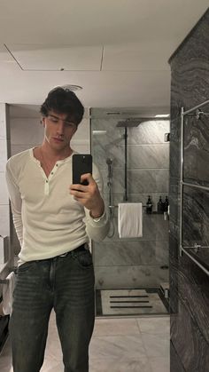 Outfit Elegante Hombre, Formal Mens Outfit, Houston University, Mirror Selfie Men, Outfit Elegante, Instagram Dump, Mens Smart Casual Outfits, Casual Fashion Trends, Mens Photoshoot Poses