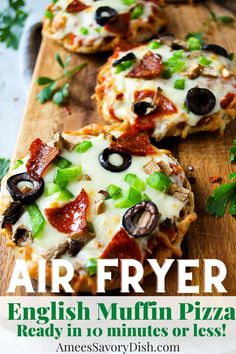 an english muffin pizza with olives, pepperoni and mushrooms on it is featured in this ad for air fryer