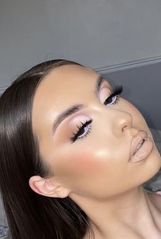 Cut Crease Summer Eyeshadow Looks Brown Eyes, Nude Cut Crease Makeup, Silver Cut Crease, Cut Crease Makeup Looks, Maquillaje Cut Crease, Soft Cut Crease, Glitter Cut Crease, Applying Eyeshadow