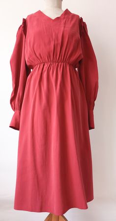 Maxmara Studio dress Label size:IT44,but check the size details,please. length:120cm, shoulders:42cm, armpit to armpit:51cm, rubber waist:33-44cm, sleeve:66cm Elegant Midi Dress With Elastic Neckline For Daywear, Chic Long Sleeve Dresses With Elastic Shoulders, Elegant Daywear Dress With Elastic Neckline, Elegant Dresses With Elastic Neckline For Daywear, Elastic Sleeves Midi Dress For Work, Summer Work Dresses With Elastic Sleeves, Summer Workwear Dress With Elastic Sleeves, Dresses With Elastic Sleeves And Midi Length, Solid Color Midi Dress With Elastic Sleeves