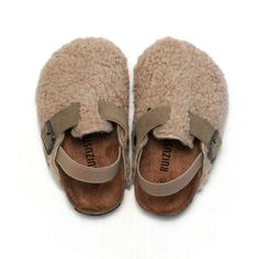 Fuzzy fashion for cozy babies! Our birkenclogs are the ideal combination of sandal and clog, great for the winter or fall. The plush microfiber material ensures your little one’s foot will stay warm, without overheating. Their cork sole bottoms are durable and great for playdates. These little clogs even include a back ankle strap so your kid can run, jump and play without fear of falling off. These adorable birkenclogs come in light or dark brown, a match for every outfit. Find these in a varie Best Loafers, Hippie Shoes, Baby Fits, Child Baby, Kids Slippers, Future Baby, Winter Looks, Baby Fever