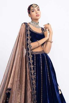 Lehenga Color Combinations, Royal Blue Lehenga, Navy Blue Lehenga, Tissue Dupatta, Vani Vats, Velvet Dupatta, Velvet Lehenga, Blue Color Combinations, Lehenga Designs Simple