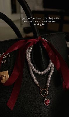 Accessorised Outfits, Jane Birkin Inspired Bag, Jane Birkinifying Bag, Jane Birkin Bag, Dark Academia Bag, Handbag Essentials, Pulseras Diy, Dark Feminine Aesthetic, What In My Bag