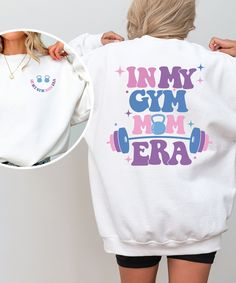 The perfect gift for cool mothers - comfortable IN MY GYM MOM ERA sweatshirt Discover our unique IN MY GYM MOM ERA sweatshirt, designed specifically for moms who want to express their unique style. This comfortable sweatshirt is not only a fashion statement but also a great gift for any mother. It is made of high-quality material and is comfortable to wear. Get this mom shirt and show everyone that you are a sporty, cool mom! ♥ PRODUCTION: After receipt of order and preview release, 1-5 days (Av Cotton Workout Sweatshirt With Letter Print, Cotton Sweatshirt With Letter Print For Workout, Cotton Graphic Print Sweatshirt For Gym, Graphic Print Cotton Sweatshirt For Gym, White Graphic Print Sweatshirt For Workout, White Letter Print Sweatshirt For The Gym, White Letter Print Sweatshirt For Gym, Cotton Activewear With Letter Print For Gym, Athleisure Gym Sweatshirt With Graphic Print