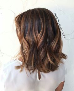 Pretty Spring 2024 Hair, Caramel Highlights, Beauty Inspo, Short Hair Balayage, Short Hair Color, Balayage Brunette, Amazing Hair, Hair Color And Cut