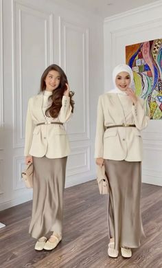 Graduation Outfit Hijab, Classy Hijab Outfits, Girls Boutique Dresses, Elegant Summer Dresses, Hijab Look, Muslim Fashion Hijab Outfits, Muslim Outfits Casual, Classic Style Outfits, Stylish Short Dresses