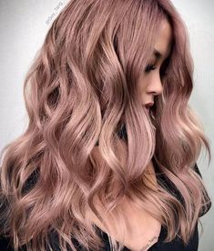 Rose Gold Hair Blonde, Gold Hair Dye, Rose Gold Hair Dye, Pastel Pink Hair Color, Rose Blonde, Purple Hair Highlights, Short Ombre Hair