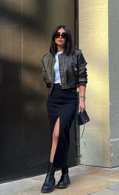 Long Black Denim Skirt Outfit, Black Cargo Skirt Outfit, Black Long Skirt Outfit, Denim Skirt Winter, Black Denim Skirt Outfit, Cargo Skirt Outfit, Trending Clothes, Modest Style