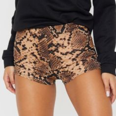 Nwt 100% Polyester High Waisted Snake Print Size 8 Brown Stretch Shorts For Summer, Stretch Brown Bottoms With Built-in Shorts, Trendy Brown Shorts For Night Out, Casual Brown Shorts For Night Out, Beige Shorts For Night Out, Brown High Waist Stretch Shorts, Brown Stretch High-waisted Shorts, Brown Bottoms For Night Out In Summer, Mom Denim