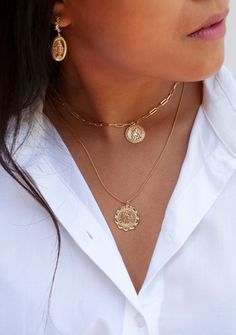 St Christopher Medallion Gold Coin Necklace Travel Saint Thick Paper Clip Chain Choker Layering Gift for Her Protection Daughter Sister Gift - Etsy Saint Christopher Necklace, Chunky Gold Necklaces, Gold Medallion Necklace, St Christopher Necklace, Thick Gold Chain, Gold Jewelry Outfits, St Christopher Pendant, Travel Necklace, Boho Style Earrings