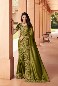 Zardosi Saree, Embroidery Blouse Saree, Indian Wedding Sarees, Olive Green Blouse, Latest Indian Saree, Designer Silk Sarees, Simple Sarees, Indian Silk Sarees, Beautiful Sarees