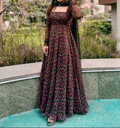 Birthday Outfit Ideas Traditional, Trendy Frocks For Women Cotton, Indian Long Dress Simple, Shalwar Frock Designs, Gown Kurti Dresses, Desi Frock Designs, Frocks For Women Floral Prints, New Kurthis Models, Crepe Silk Kurti Designs