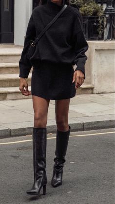 Fall Outfit With Boots, Black Boots Outfit, Outfit Chic, Look Retro, Paris Mode, Autumn Outfit, Outfit Inspo Fall