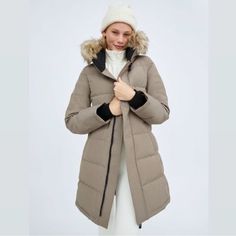 Brand New Aritzia Tna The Powder Parka. Never Worn. Very Well Made Coat, It Has Weight To It. Color Modern Taupe. Size Xs Aritzia Modern Taupe, Parka Jacket Outfit, Jacket Aritzia, Aritzia Jacket, Quilted Parka, Aritzia Tna, Parka Style, Free Jeans, Mens Winter Coat