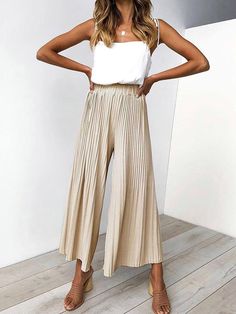 Looks Hippie, Athleisure Trend, Summer Work Outfits, Black Women Fashion, Inspiration Mode, Fashion Mode, Mode Inspiration, Looks Vintage, White Top