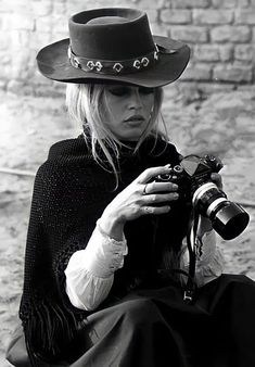 Bridget Bardot Fashion, Almeria Spain, Girls With Cameras, Glamour World, 60s And 70s Fashion