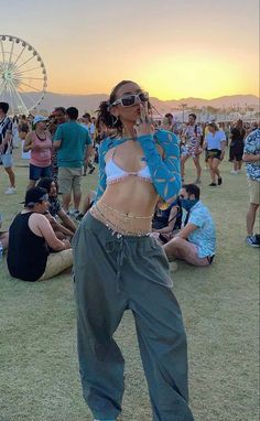 Bonnaroo Outfits, Beach Festival Outfit, Afrika Burn, Coachella Fits, Cochella Outfits, Lollapalooza Outfit, Festival Outfit Ideas, Rave Fit, Boho Festival Outfit