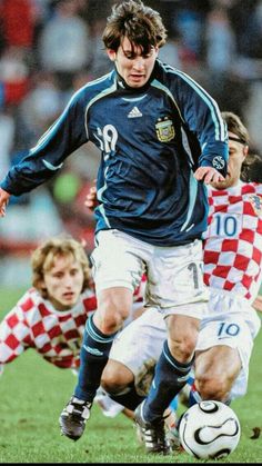 Young Messi, Messi Psg, Soccer Photography, Messi Vs, Lionel Messi Wallpapers, Messi Photos, Football Players Images, Lionel Andrés Messi, Leonel Messi