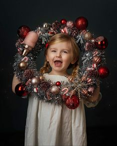 Diy Christmas Photoshoot, Christmas Editorial, Photo Wreath, December Winter, Christmas December