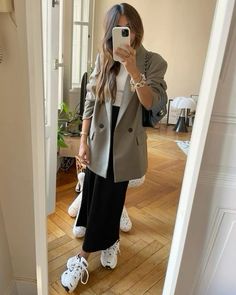 Glow Up Planner, New Balance Outfit, Outfit Primavera, Pullover Outfit, Neue Outfits, Mode Casual, Looks Street Style, Stylish Work Outfits, Casual Work Outfits