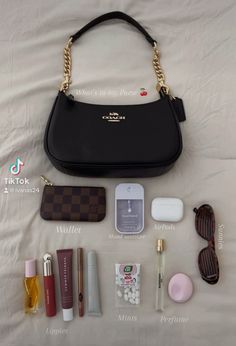 My everyday fashion and lifestyle essentials Big Purse Essentials, Going Out Bag Essentials, Everyday Purse Essentials, Mini Purse Essentials, What’s In My Crossbody Bag, Handbag Essentials Everyday, Things To Have In Your Purse, What To Carry In Your Purse List, Things To Put In Your Purse