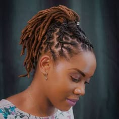 Are you getting bored with your Locs? Here’s some styling inspiration to make you fall in 💕again!! Follow {TodaysCurvyWoman} for more💋 Locks Hairstyle, Dreads Short Hair, Short Dreadlocks Styles, Loc Updo, Loc Ideas