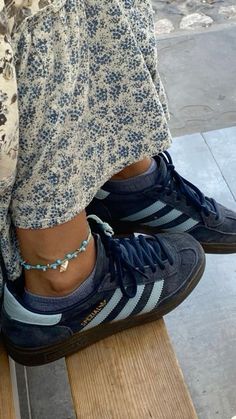 Skandinavian Fashion, Shoe Wishlist, Adidas Vintage, Adidas Spezial, Looks Street Style, Adidas Outfit, Stockholm Fashion