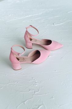 Wedding Dress With Pink Shoes, Pink Wedding Shoes Brides, Pink Heels Wedding, Comfortable Wedding Shoes For Bride, Dust Pink Dress, Hot Pink Wedding Shoes, Blush Bridal Shoes, Wedding Heels Brides, Timeless Heels