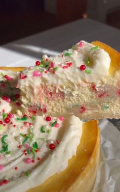 This sugar cookie cheesecake is THE cheesecake to bake for the holidays! A creamy vanilla cheesecake batter is baked on a buttery shortbread crust and swirled with homemade sugar cookie dough bites. Topped with a sour cream frosting and festive sprinkles, this cheesecake is a MUST this holiday season. Cheesecake With Shortbread Crust, Homemade Sugar Cookie Dough, Sugar Cookie Cheesecake, Cookie Cheesecake, Homemade Sugar Cookies, Cake Christmas, Shortbread Crust