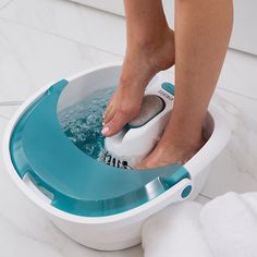 HoMedics Bubble Spa Elite Footbath with Heat Boost Power | Kohls Pedicure Soak, Medicinal Tea, Foot Pedicure, Body Types Women, Foot Spa, Foot Soak, Foot Bath, Ideal Body, Beauty Standards